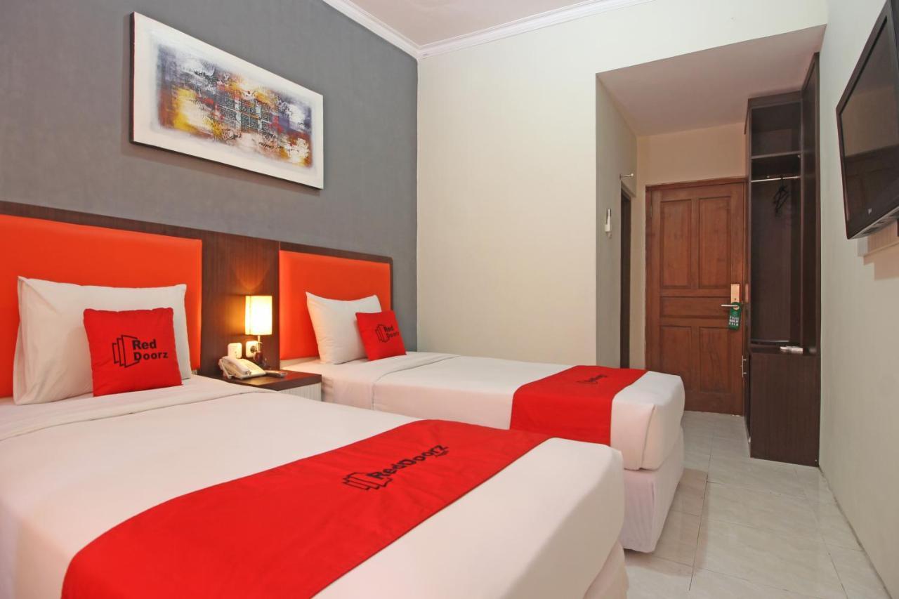 Reddoorz Plus Near Keraton Solo Экстерьер фото